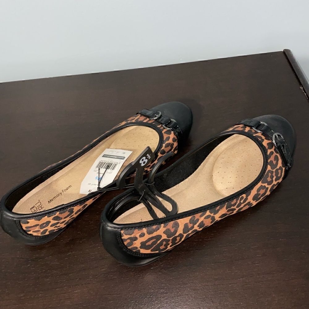 Memory Foam Buckle Toe Flats NWT - Picture 4 of 7